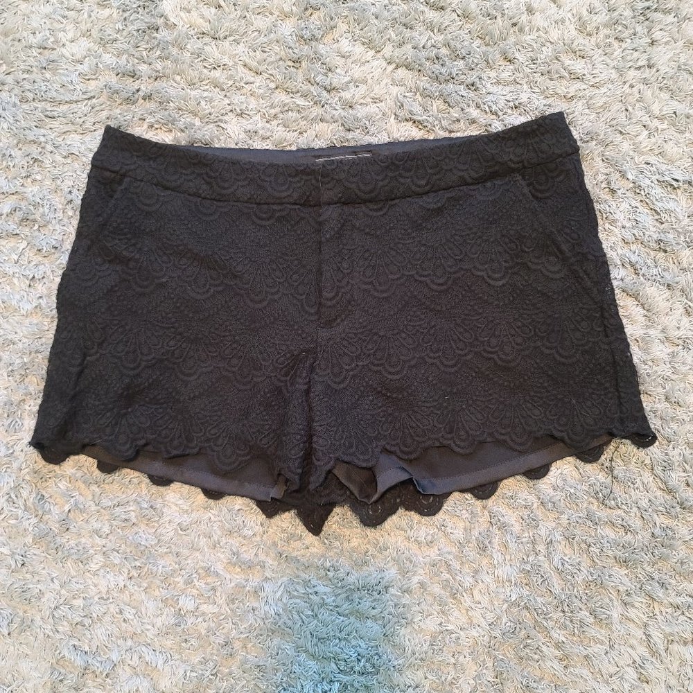 Guess black lace lined shorts size 29
